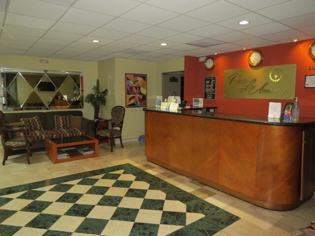 Recepción del hotel abierta las 24 horas